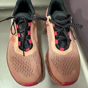 On Cloud Monster running shoes